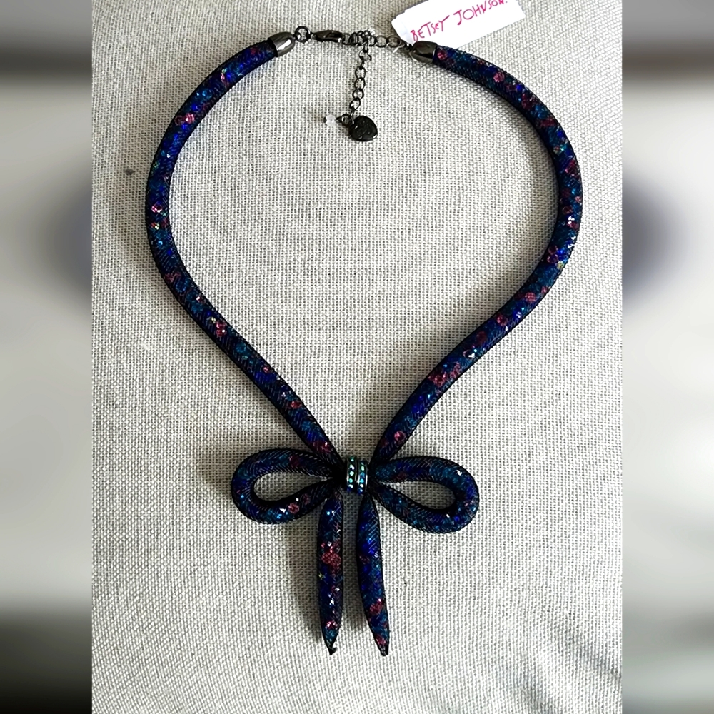 NWT Betsey Johnson bow necklace